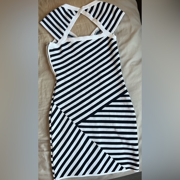 Guess Bodycon Dress Black and White - Picture 6 of 6